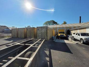 Shipping containers in Robertsdale