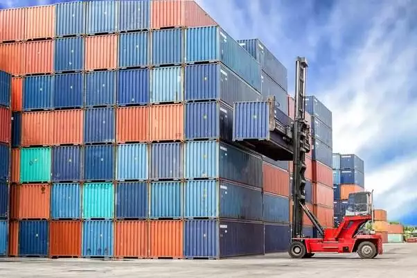 https://usedconex.com/wp-content/uploads/2023/05/How-shipping-containers-lock-together.webp