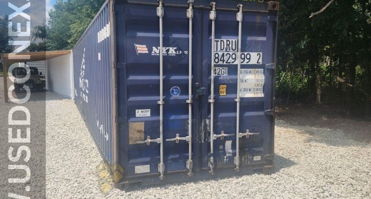 Advantages of Plastic Shipping Containers in Logistics