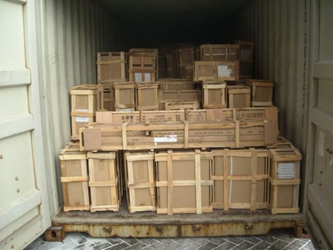 Wooden-Crates-in-Container